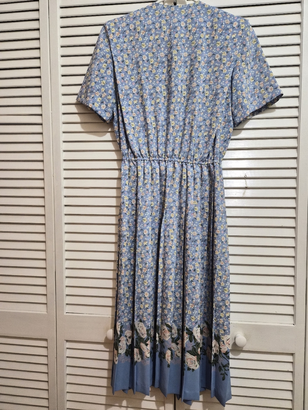 Vintage Leslie Fay Light Blue Floral Dress with Rose Border - Picture 5 of 6